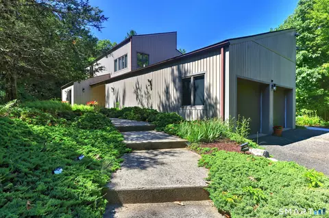 151 Cheshire Rd, Bethany, CT 06524