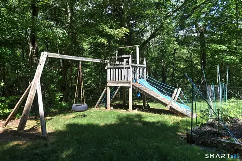 Exterior - 151 Cheshire Rd, Bethany, CT 06524 photo 7 of 9