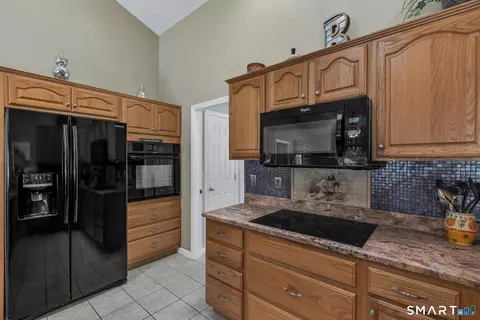 Kitchen - 432 Green Hollow Rd, Killingly, CT 06239 photo 2 of 4