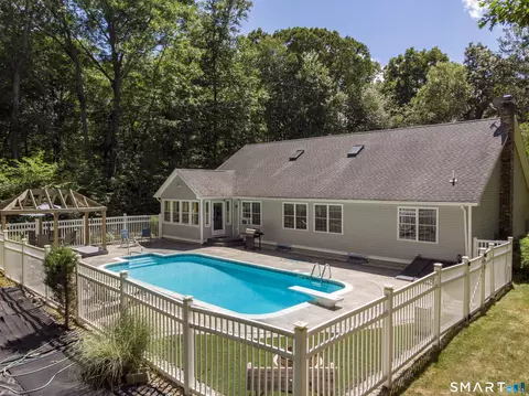 Exterior - 432 Green Hollow Rd, Killingly, CT 06239 photo 9 of 11