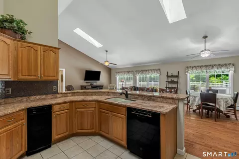Kitchen - 432 Green Hollow Rd, Killingly, CT 06239 photo 3 of 4