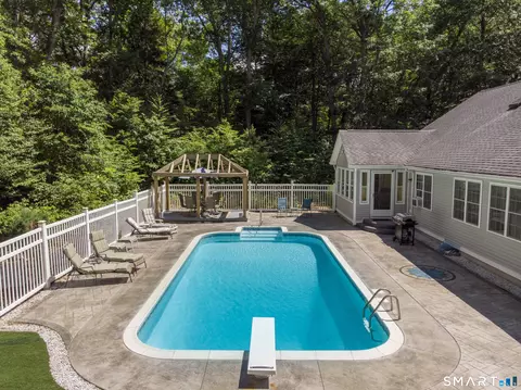 Exterior - 432 Green Hollow Rd, Killingly, CT 06239 photo 3 of 11