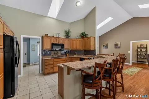 Kitchen - 432 Green Hollow Rd, Killingly, CT 06239 photo 4 of 4