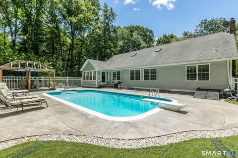 432 Green Hollow Rd, Killingly, CT 06239