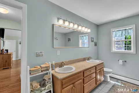 Bath - 432 Green Hollow Rd, Killingly, CT 06239 photo 1 of 4