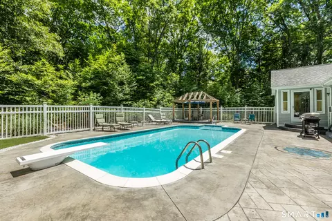 Exterior - 432 Green Hollow Rd, Killingly, CT 06239 photo 8 of 11