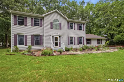 17 Dean Rd, East Lyme, CT 06333