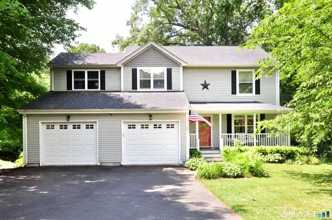11 Spice Bush Ln, Bloomfield, CT 06002