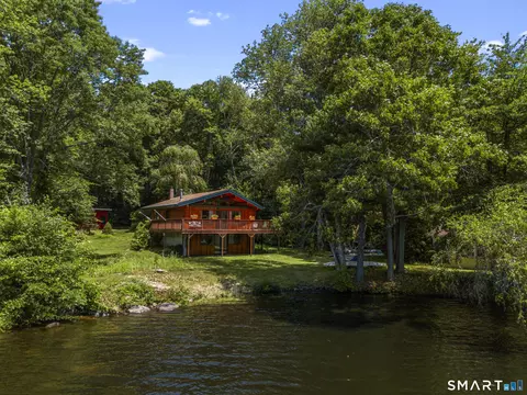 92 N Shore Rd, Voluntown, CT 06384