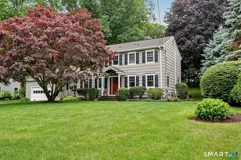 83 Lamplighter Ln, Fairfield, CT 06825