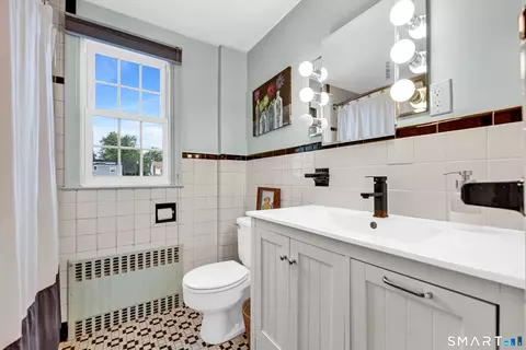 Bath - 37 Chamberlain Rd, Wethersfield, CT 06109 photo 1 of 2