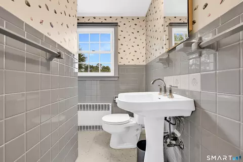 Bath - 37 Chamberlain Rd, Wethersfield, CT 06109 photo 2 of 2