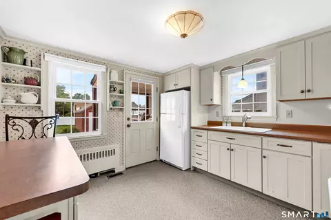 Kitchen - 37 Chamberlain Rd, Wethersfield, CT 06109 photo 3 of 3