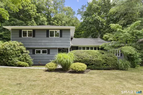 8 Huckleberry Dr S, Norwalk, CT 06850