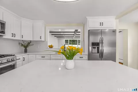 Kitchen - 20 Hydelor Ave, Prospect, CT 06712 photo 4 of 5