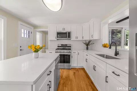 Kitchen - 20 Hydelor Ave, Prospect, CT 06712 photo 5 of 5