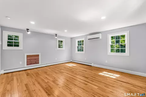 Living - 20 Hydelor Ave, Prospect, CT 06712 photo 8 of 9