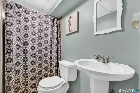 Bath - 219 Clearfield Rd, Wethersfield, CT 06109 photo 3 of 3