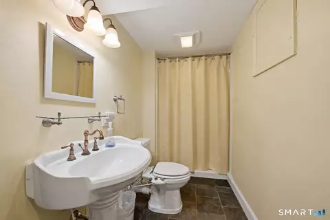 Bath - 4 Maplecrest Dr # A, Danbury, CT 06811 photo 6 of 6