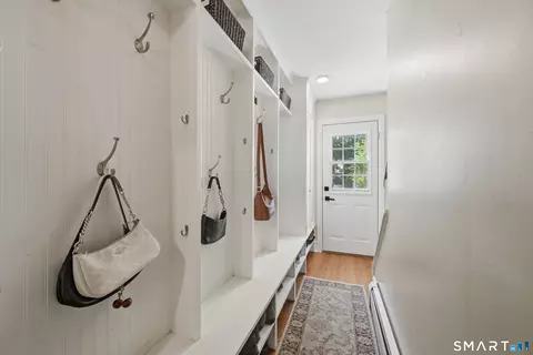 Entry Way - 4 Maplecrest Dr # A, Danbury, CT 06811 photo 4 of 5