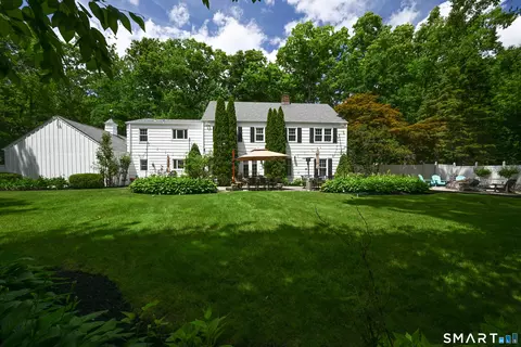 Exterior - 4 Maplecrest Dr # A, Danbury, CT 06811 photo 2 of 7