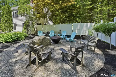 Exterior - 4 Maplecrest Dr # A, Danbury, CT 06811 photo 5 of 7