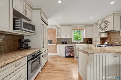 Kitchen - 82 Ramapoo Rd, Ridgefield, CT 06877 photo 2 of 6