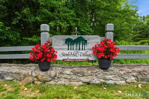 135 Heatherwood Dr #135, Brookfield, CT 06804