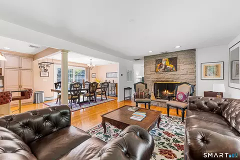 650 Racebrook Rd, Orange, CT 06477