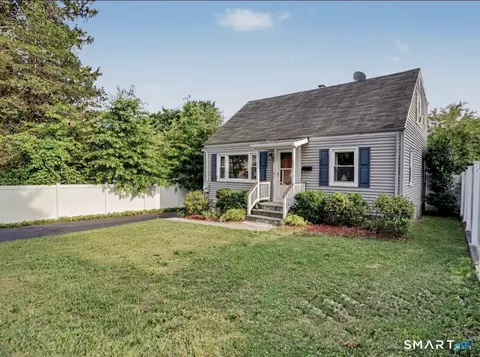 101 Soundview Ave, Fairfield, CT 06825