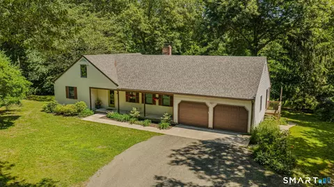 12 Meadow Ln, Chester, CT 06412