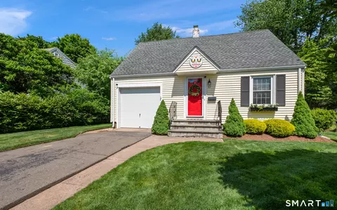 37 Kensington St, Manchester, CT 06040