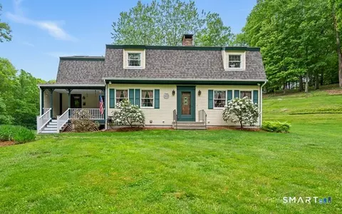 17 Markham Rd, East Hampton, CT 06424