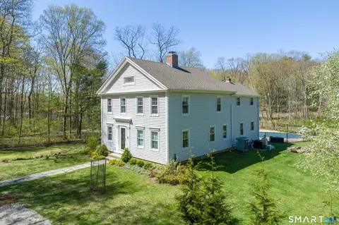 50 Ledge Hill Rd, Guilford, CT 06437