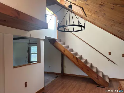 Entry Way - 634 E Street St N, Suffield, CT 06078 photo 1 of 2