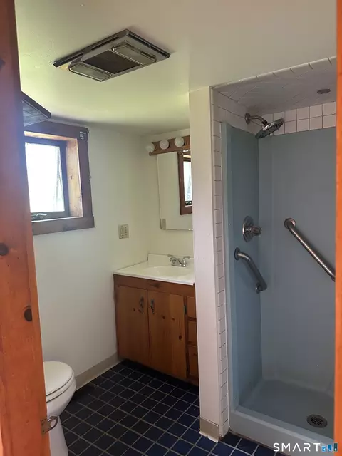 Bath - 634 E Street St N, Suffield, CT 06078 photo 1 of 1