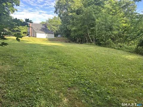 Exterior - 634 E Street St N, Suffield, CT 06078 photo 4 of 6