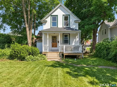 44 Rogers St, New London, CT 06320