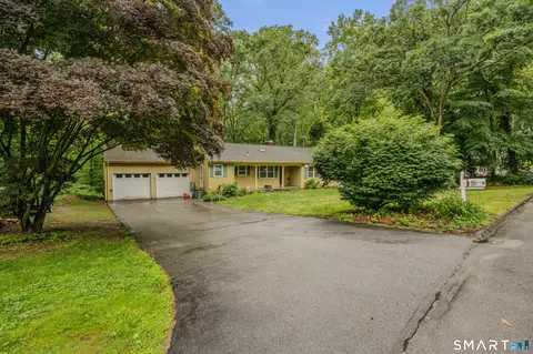 4 Robinhood Dr, Gales Ferry, CT 06335