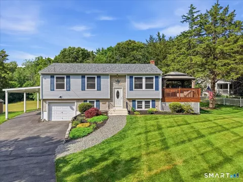 46 Rixtown Rd, Griswold, CT 06351