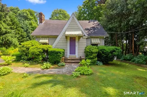 39 Buckingham St, Pawcatuck, CT 06379