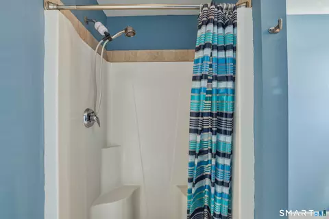 Bath - 20 Ridgewood Ct, North Haven, CT 06473 photo 6 of 6