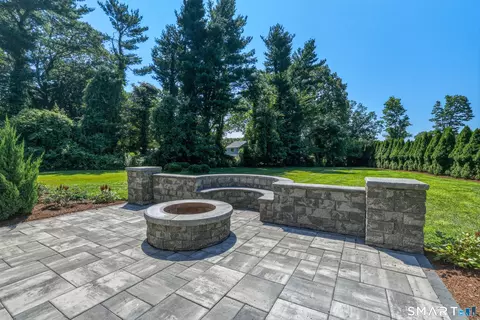 Exterior - 20 Ridgewood Ct, North Haven, CT 06473 photo 5 of 6