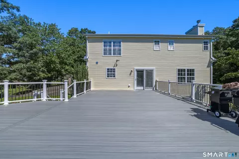 Exterior - 20 Ridgewood Ct, North Haven, CT 06473 photo 4 of 6