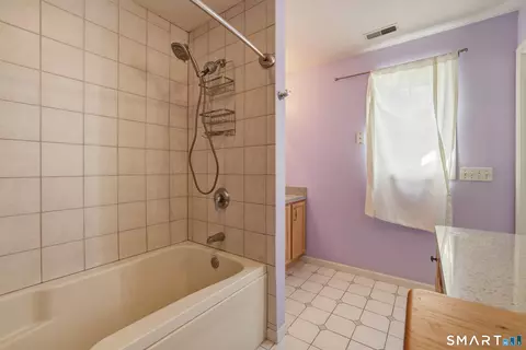 Bath - 20 Ridgewood Ct, North Haven, CT 06473 photo 4 of 6