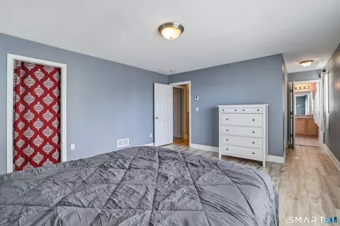 Bedroom - 20 Ridgewood Ct, North Haven, CT 06473 photo 4 of 6