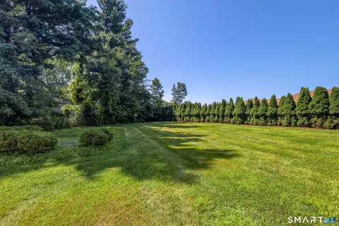 Exterior - 20 Ridgewood Ct, North Haven, CT 06473 photo 6 of 6