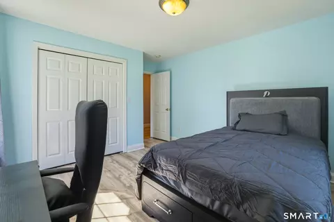 Bedroom - 20 Ridgewood Ct, North Haven, CT 06473 photo 5 of 6