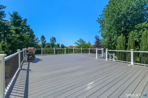 Exterior - 20 Ridgewood Ct, North Haven, CT 06473 photo 3 of 6