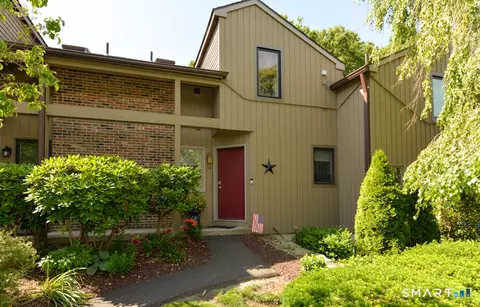 14 Far View Cmns #14, Southbury, CT 06488